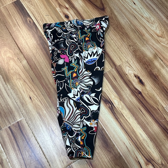 Chico's Multicolor Abstract Capri pants excellent condition - Picture 1 of 5